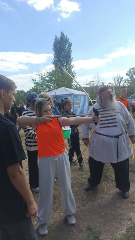 06 сентября 2025 года учащиеся ГБОУ «ОШ № 25 Г.О. МАКЕЕВКА» и ГБОУ «СШ № 99 Г.О. МАКЕЕВКА» приняли участие в Шестом казачьем этно-спортивном фестивале Донбасса «Дикое Поле 2025», который проводился в городском округе... 06 сентября 2025 года учащиеся ГБОУ «ОШ № 25 Г.О. МАКЕЕВКА» и ГБОУ «СШ № 99 Г.О. МАКЕЕВКА» приняли участие в Шестом казачьем этно-спортивном фестивале Донбасса «Дикое Поле 2025», который проводился в городском округе...