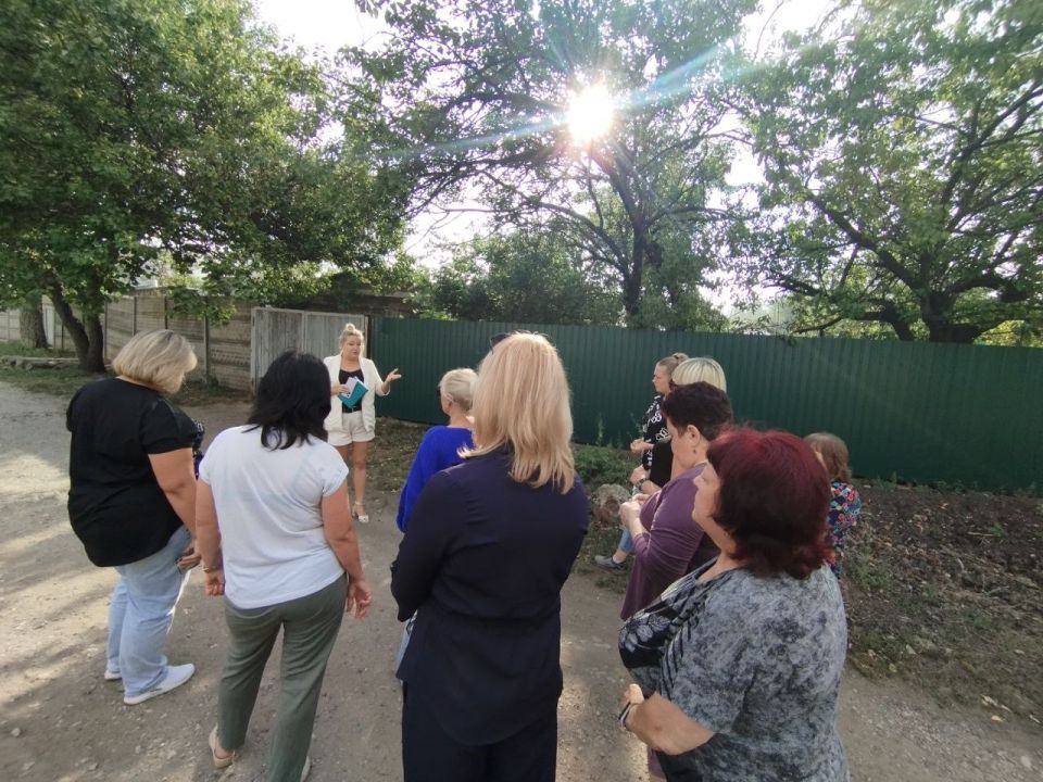 8 сентября лидер общественного мнения Анна Первий провела встречу с жителями жилого массива Карла Маркса возле дома № 4 по улице Кошевого 8 сентября лидер общественного мнения Анна Первий провела встречу с жителями жилого массива Карла Маркса возле дома № 4 по улице Кошевого