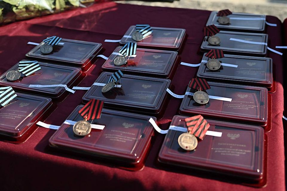 Александр Подгорный: В День освобождения Донбасса вручил награды нашим бойцам на священной земле Саур-Могилы Александр Подгорный: В День освобождения Донбасса вручил награды нашим бойцам на священной земле Саур-Могилы