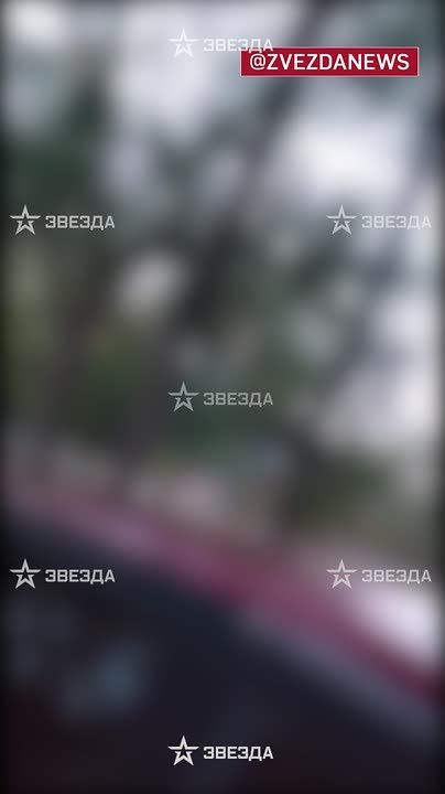 Момент удара всушников по Донецку снял оказавшийся в эпицентре взрывов житель