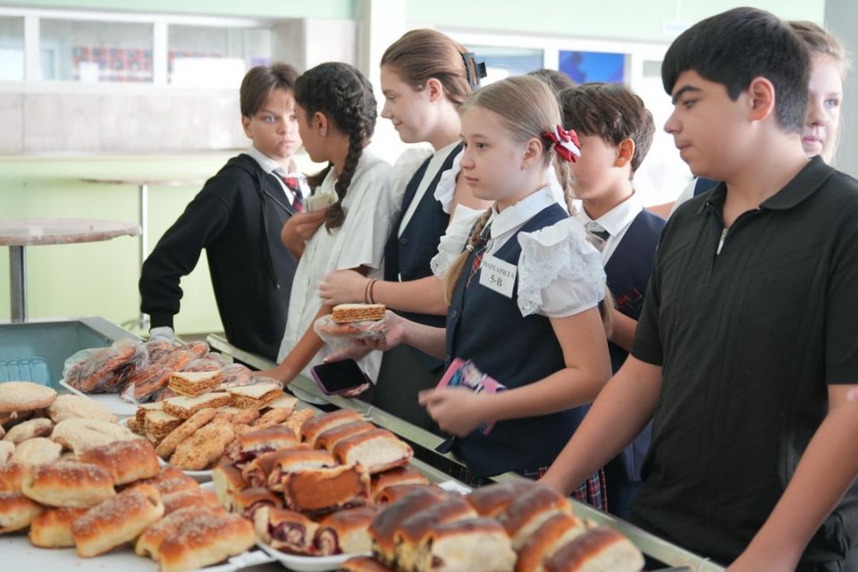 Олег Трофимов: С коллегами оценили ход восстановительных работ в лицее №2 «Престиж» и детском саду №19 города Макеевки Олег Трофимов: С коллегами оценили ход восстановительных работ в лицее №2 «Престиж» и детском саду №19 города Макеевки