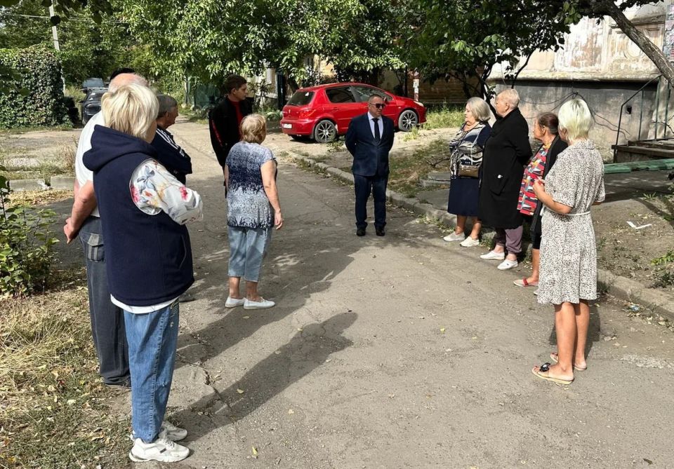 Заместитель Председателя Народного Совета ДНР Андрей Крамар (фракция ЛДПР) провел ряд встреч с жителями Республики Заместитель Председателя Народного Совета ДНР Андрей Крамар (фракция ЛДПР) провел ряд встреч с жителями Республики