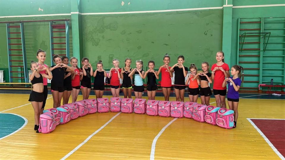 Подмосковные волонтеры доставили гумпомощь гимнасткам Макеевки Подмосковные волонтеры доставили гумпомощь гимнасткам Макеевки