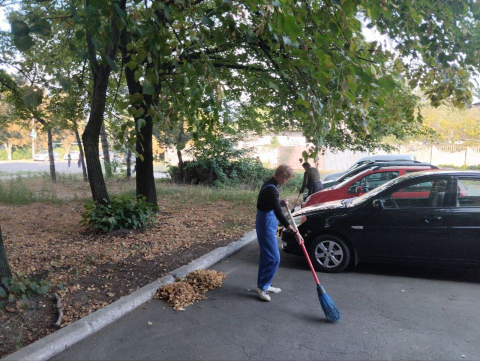 8 сентября, в преддверии празднования Дня города Макеевка в Кировском внутригородском районе продолжаются работы по наведению санитарного порядка, проведены работы по уборке территории возле здания Управы Кировского... 8 сентября, в преддверии празднования Дня города Макеевка в Кировском внутригородском районе продолжаются работы по наведению санитарного порядка, проведены работы по уборке территории возле здания Управы Кировского...