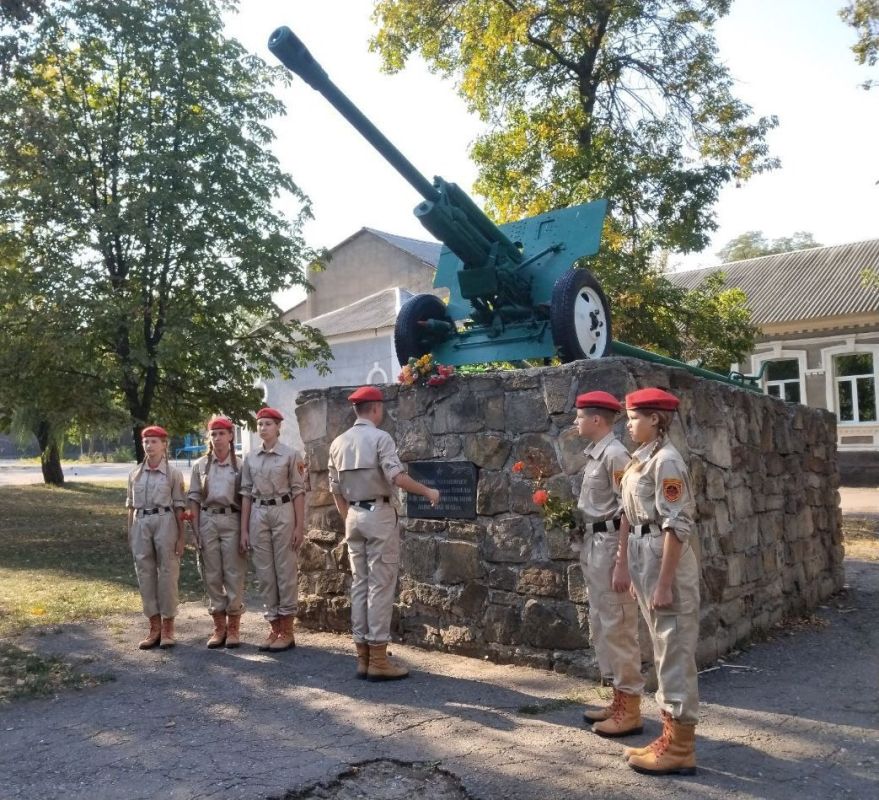 8 сентября 1943 года, войска Красной армии завершили освобождение Донбасса от нацистских захватчиков 8 сентября 1943 года, войска Красной армии завершили освобождение Донбасса от нацистских захватчиков