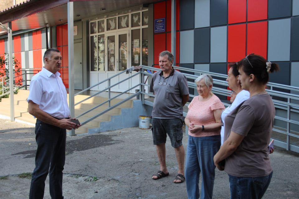 Продолжается живой диалог между населением и депутатами Макеевского городского совета Продолжается живой диалог между населением и депутатами Макеевского городского совета