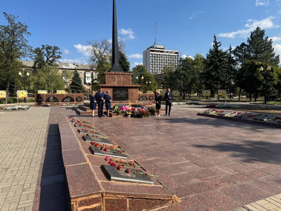 Сотрудники Центрально-Городского районного суда г. Макеевки почтили память героев