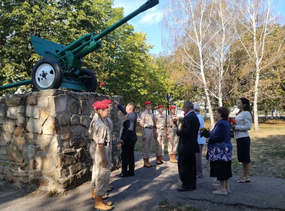 8 сентября 1943 года, войска Красной армии завершили освобождение Донбасса от нацистских захватчиков 8 сентября 1943 года, войска Красной армии завершили освобождение Донбасса от нацистских захватчиков