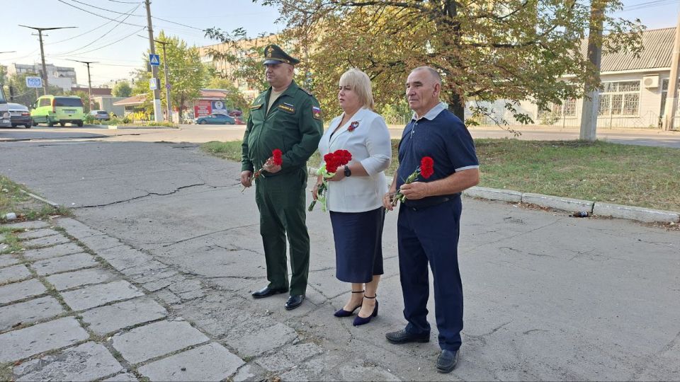 8 сентября в Горняцком внутригородском районе городского округа Макеевка состоялось возложение цветов ко Дню освобождения Донбасса 8 сентября в Горняцком внутригородском районе городского округа Макеевка состоялось возложение цветов ко Дню освобождения Донбасса