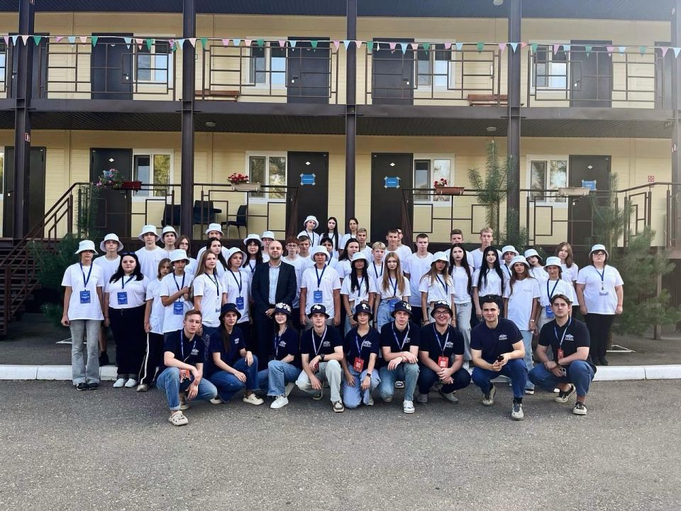 40 школьников из Макеевки принимают участие в образовательно-туристской программе "Университетские смены"