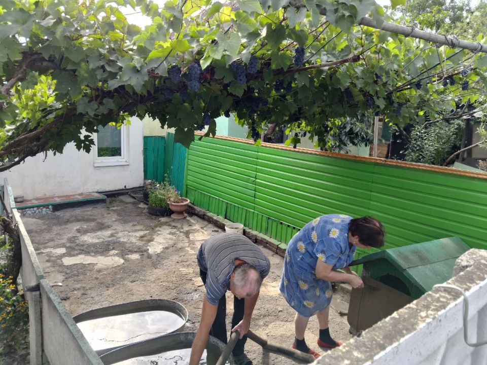 Для обеспечения водой жителей района Управой Кировского внутригородского района при поддержке региона-шефа Московская область ежедневно осуществляется подвоз воды для жителей домов, в которые в установленный графиком день не...