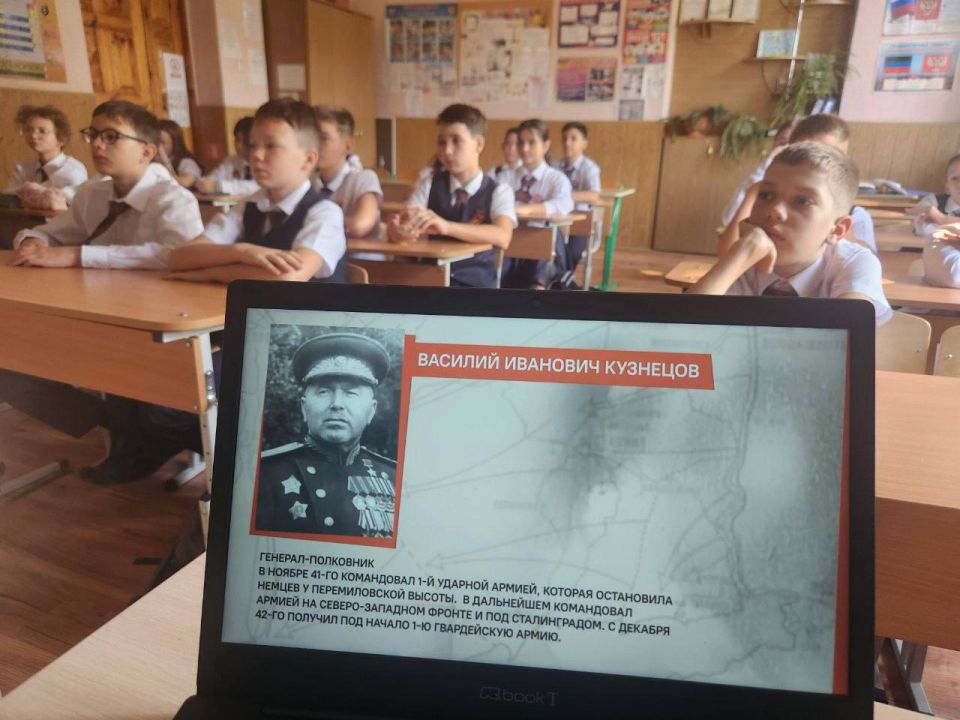 В рамках проекта «Новая школа» в День освобождения Донбасса в общеобразовательных организациях городского округа Макеевка проведён Единый исторический час «Горжусь тобой, родной Донбасс» В рамках проекта «Новая школа» в День освобождения Донбасса в общеобразовательных организациях городского округа Макеевка проведён Единый исторический час «Горжусь тобой, родной Донбасс»