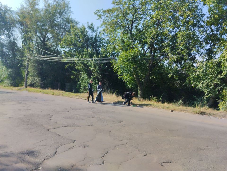 С целью наведения надлежащего санитарного порядка в преддверии празднования Дня города Макеевка предприятия, организации и учреждения района продолжают проводить субботники на закрепленных и прилегающих к ним территориях