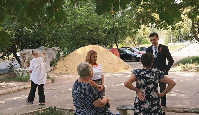 Сегодня, 8 сентября, депутат Макеевского городского совета Сергей Зуев провел встречи с жителями по адресу: г.о. Макеевка, г. Макеевка, ул. Панченко, д. 49 и ул.Успенского, 3