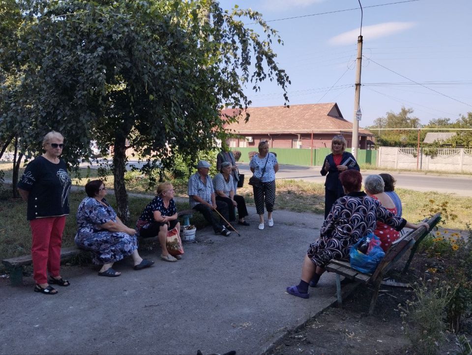 8 сентября, в Червоногвардейском районе состоялась встреча заместителя руководителя Управы Червоногвардейского внутригородского района Татьяны Задорожной с жителями жилого массива Калинина возле домов № 39 и №41 по улице... 8 сентября, в Червоногвардейском районе состоялась встреча заместителя руководителя Управы Червоногвардейского внутригородского района Татьяны Задорожной с жителями жилого массива Калинина возле домов № 39 и №41 по улице...