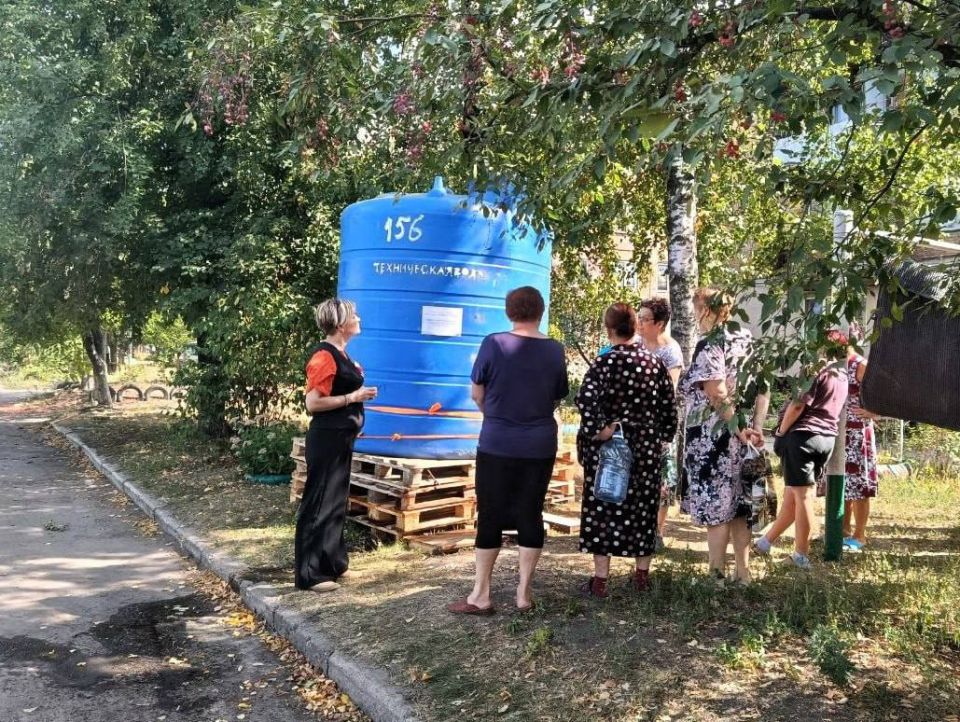 8 сентября, лидер общественного мнения, заведующий ГКДОУ «Детский сад № 84 общеразвивающего вида городского округа Макеевка» Наталья Ткачук провела встречи с населением в жилом массиве шахты Советская, вблизи домов 16, 29... 8 сентября, лидер общественного мнения, заведующий ГКДОУ «Детский сад № 84 общеразвивающего вида городского округа Макеевка» Наталья Ткачук провела встречи с населением в жилом массиве шахты Советская, вблизи домов 16, 29...