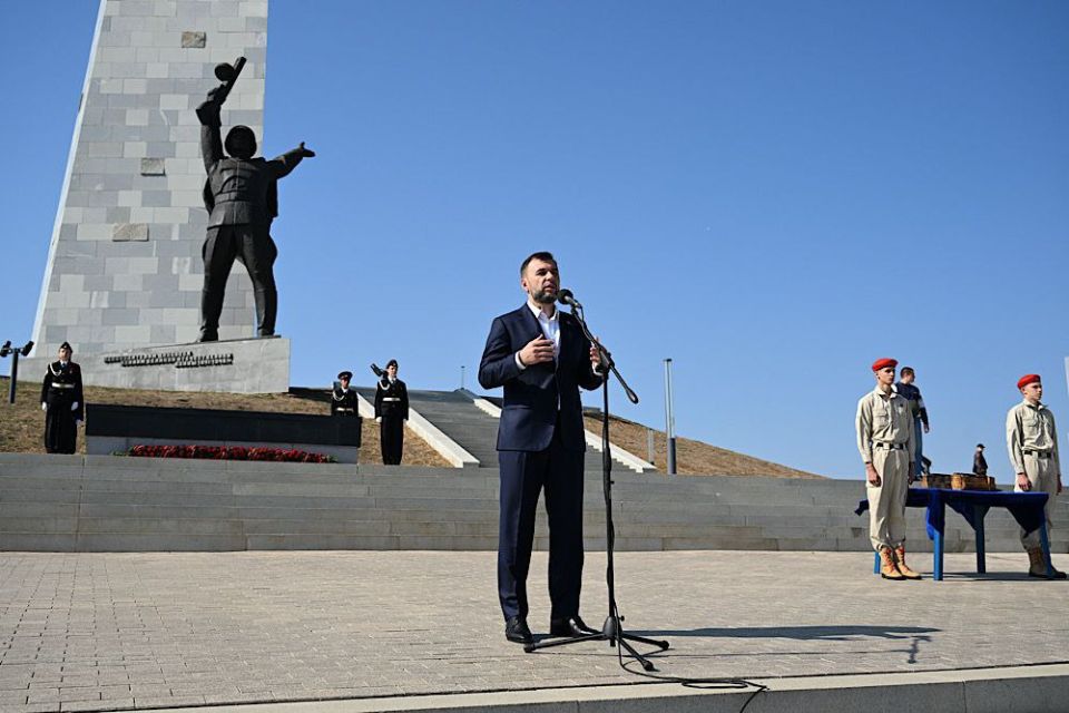 Денис Пушилин: В 82-ю годовщину освобождения Донбасса от немецко-фашистских захватчиков с жителями Республики отдали дань памяти и уважения защитникам Отчизны Денис Пушилин: В 82-ю годовщину освобождения Донбасса от немецко-фашистских захватчиков с жителями Республики отдали дань памяти и уважения защитникам Отчизны