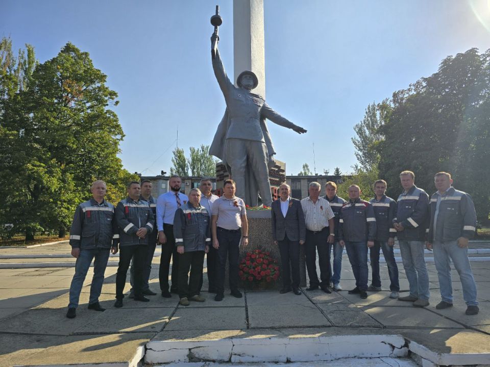 Александр Подгорный: В Кировском районе прошло возложение цветов, приуроченное к 82–ой годовщине освобождения Донбасса Александр Подгорный: В Кировском районе прошло возложение цветов, приуроченное к 82–ой годовщине освобождения Донбасса