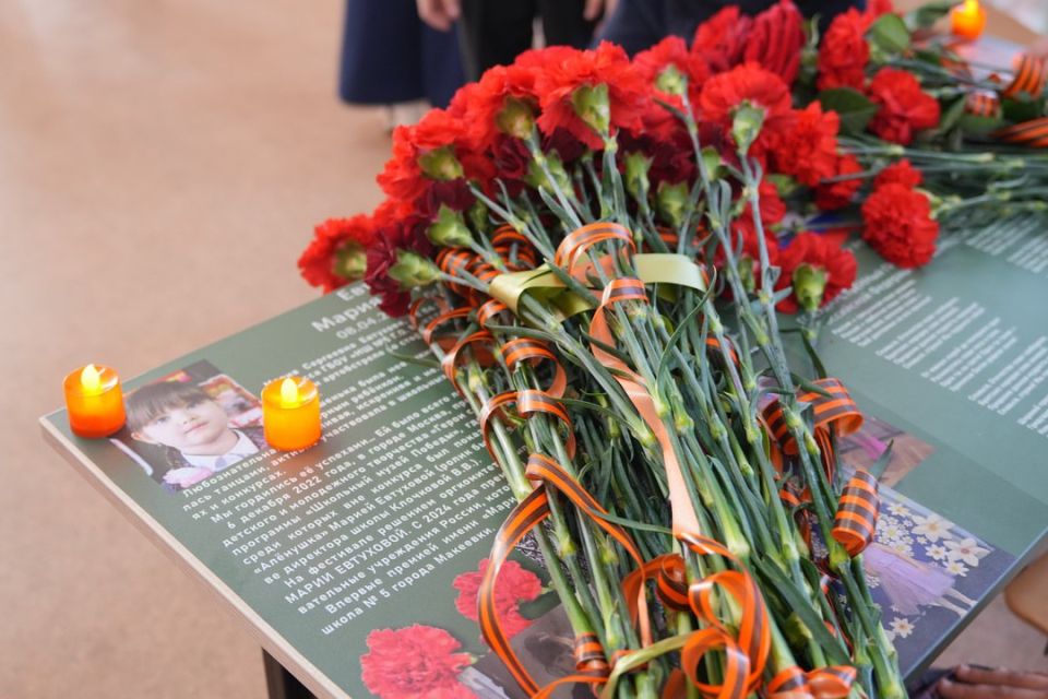 Олег Трофимов: В День освобождения Донбасса в макеевской школе открыли Парту героя Олег Трофимов: В День освобождения Донбасса в макеевской школе открыли Парту героя