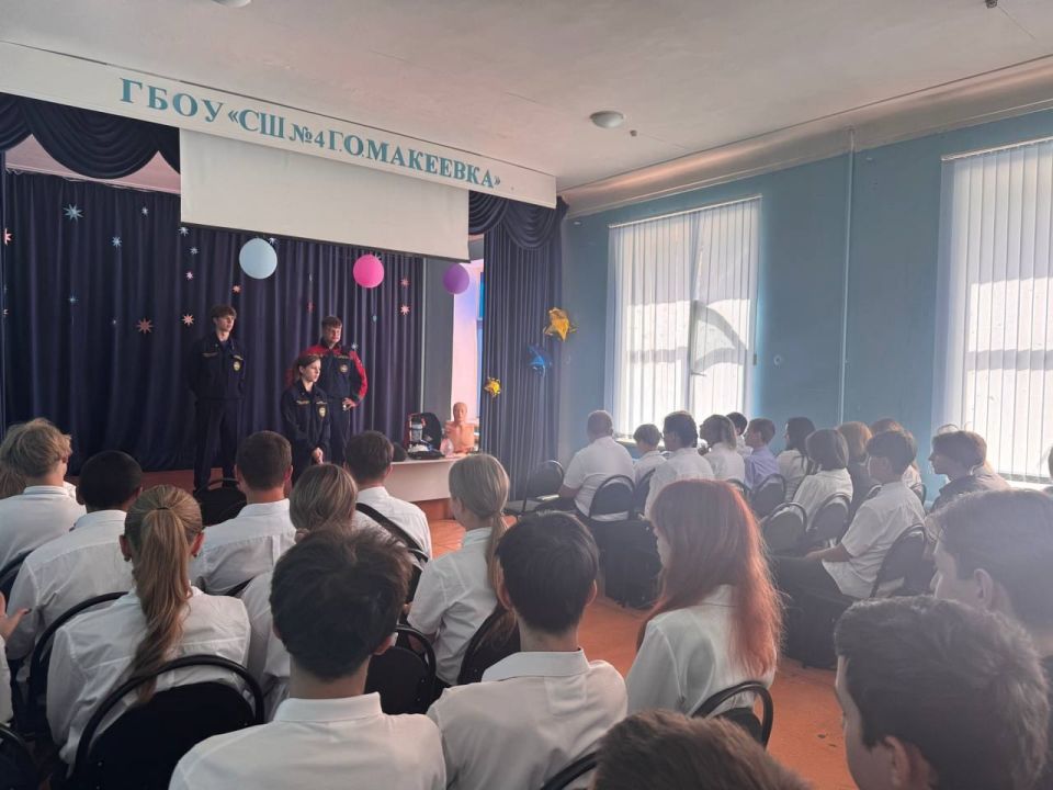 В ГБОУ "СШ № 4 Г.О. МАКЕЕВКА" проведён мастер-класс по оказанию первой помощи и антитеррору для учащихся 9-х классов, с целью реализации проекта "Здоровое будущее" В ГБОУ "СШ № 4 Г.О. МАКЕЕВКА" проведён мастер-класс по оказанию первой помощи и антитеррору для учащихся 9-х классов, с целью реализации проекта "Здоровое будущее"