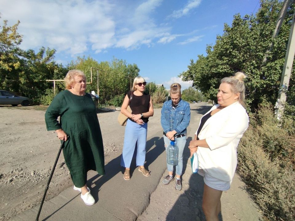 8 сентября лидер общественного мнения Анна Первий провела встречу с жителями жилого массива Карла Маркса возле дома № 1 по улице Кронштадтской 8 сентября лидер общественного мнения Анна Первий провела встречу с жителями жилого массива Карла Маркса возле дома № 1 по улице Кронштадтской