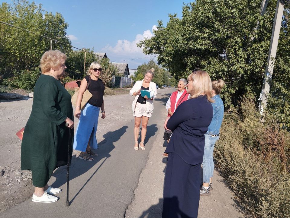 8 сентября лидер общественного мнения Анна Первий провела встречу с жителями жилого массива Карла Маркса возле дома № 1 по улице Кронштадтской 8 сентября лидер общественного мнения Анна Первий провела встречу с жителями жилого массива Карла Маркса возле дома № 1 по улице Кронштадтской