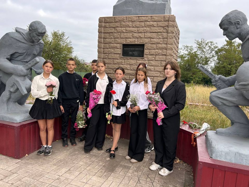 В рамках проекта «Новая школа» в День освобождения Донбасса в общеобразовательных организациях городского округа Макеевка проведён Единый исторический час «Горжусь тобой, родной Донбасс» В рамках проекта «Новая школа» в День освобождения Донбасса в общеобразовательных организациях городского округа Макеевка проведён Единый исторический час «Горжусь тобой, родной Донбасс»