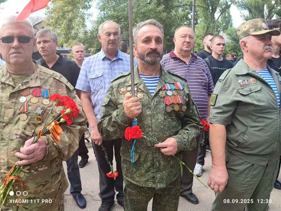 Дмитрий Огилец: Во вторых.. Приняли участие в открытии мемориала, посвящённого памяти павших студентов и преподавательского состава Донбасской национальной академии строительства и архитектуры (ДонНАСА - МИСИ) в г. Макеевке Дмитрий Огилец: Во вторых.. Приняли участие в открытии мемориала, посвящённого памяти павших студентов и преподавательского состава Донбасской национальной академии строительства и архитектуры (ДонНАСА - МИСИ) в г. Макеевке
