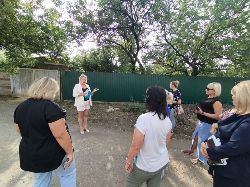 8 сентября лидер общественного мнения Анна Первий провела встречу с жителями жилого массива Карла Маркса возле дома № 4 по улице Кошевого 8 сентября лидер общественного мнения Анна Первий провела встречу с жителями жилого массива Карла Маркса возле дома № 4 по улице Кошевого