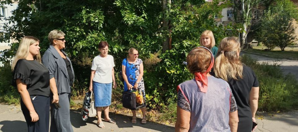 8 сентября в Червоногвардейском районе состоялась встреча лидера общественного мнения Юлии Гончаровой с жителями жилого массива Восточный во дворе дома № 3 по улице Героев Сталинграда
