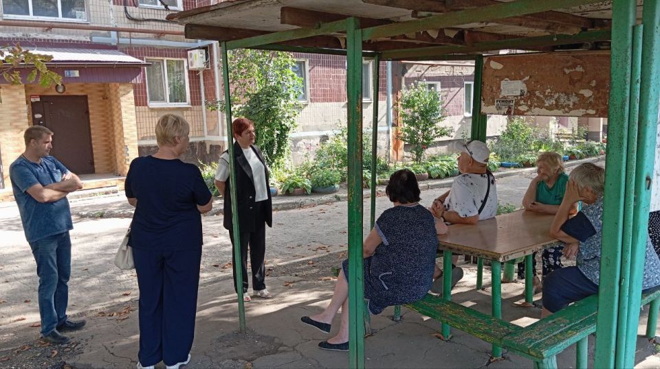 8 сентября заместитель главы Администрации городского округа Макеевка Ирина Лях провела встречу с жителями на подведомственной территории по адресу: г. Макеевка, м-н Зелёный 72. Мероприятие было направлено на обсуждение...