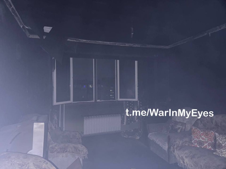 Появляются всё новые кадры последствий террористического удара ВСУ по жилому дому в Макеевке, в результате которого погиб мирный житель