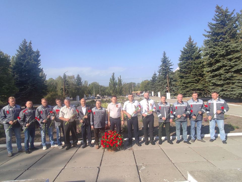 Александр Подгорный: В Кировском районе прошло возложение цветов, приуроченное к 82–ой годовщине освобождения Донбасса