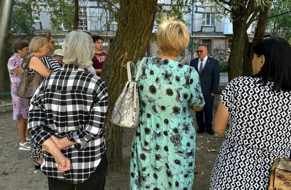 Заместитель Председателя Народного Совета ДНР Андрей Крамар (фракция ЛДПР) провел ряд встреч с жителями Республики Заместитель Председателя Народного Совета ДНР Андрей Крамар (фракция ЛДПР) провел ряд встреч с жителями Республики