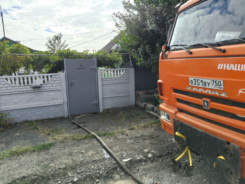 Для обеспечения водой жителей района Управой Кировского внутригородского района при поддержке региона-шефа Московская область ежедневно осуществляется подвоз воды для жителей домов, в которые в установленный графиком день не... Для обеспечения водой жителей района Управой Кировского внутригородского района при поддержке региона-шефа Московская область ежедневно осуществляется подвоз воды для жителей домов, в которые в установленный графиком день не...