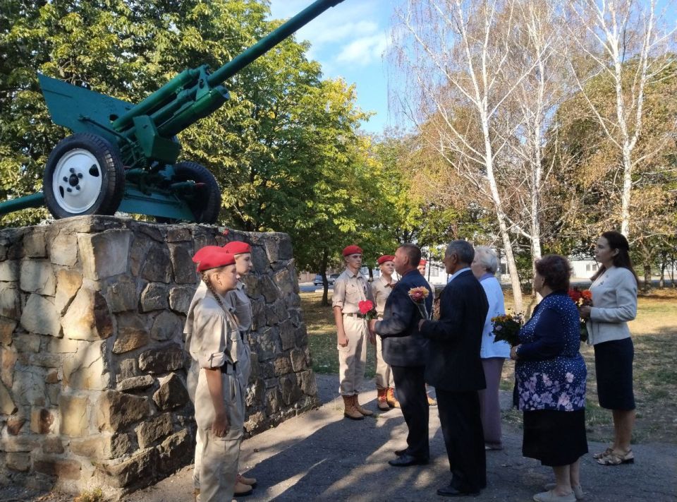 8 сентября 1943 года, войска Красной армии завершили освобождение Донбасса от нацистских захватчиков 8 сентября 1943 года, войска Красной армии завершили освобождение Донбасса от нацистских захватчиков