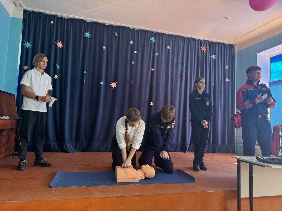 В ГБОУ "СШ № 4 Г.О. МАКЕЕВКА" проведён мастер-класс по оказанию первой помощи и антитеррору для учащихся 9-х классов, с целью реализации проекта "Здоровое будущее" В ГБОУ "СШ № 4 Г.О. МАКЕЕВКА" проведён мастер-класс по оказанию первой помощи и антитеррору для учащихся 9-х классов, с целью реализации проекта "Здоровое будущее"