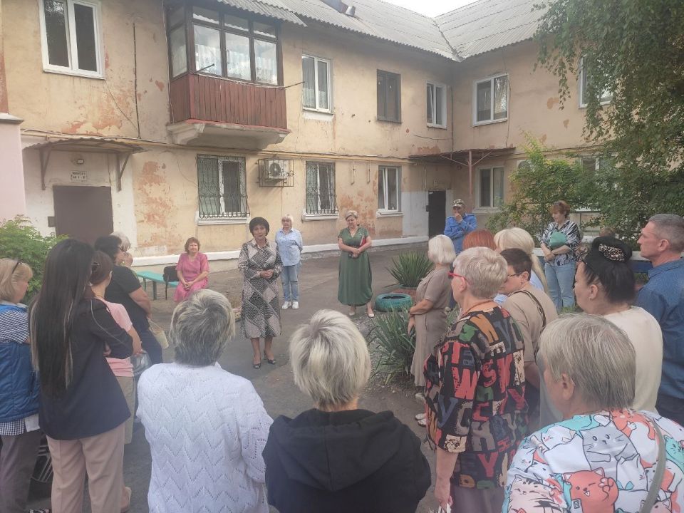 Продолжается живой диалог между населением и депутатами Макеевского городского совета Продолжается живой диалог между населением и депутатами Макеевского городского совета