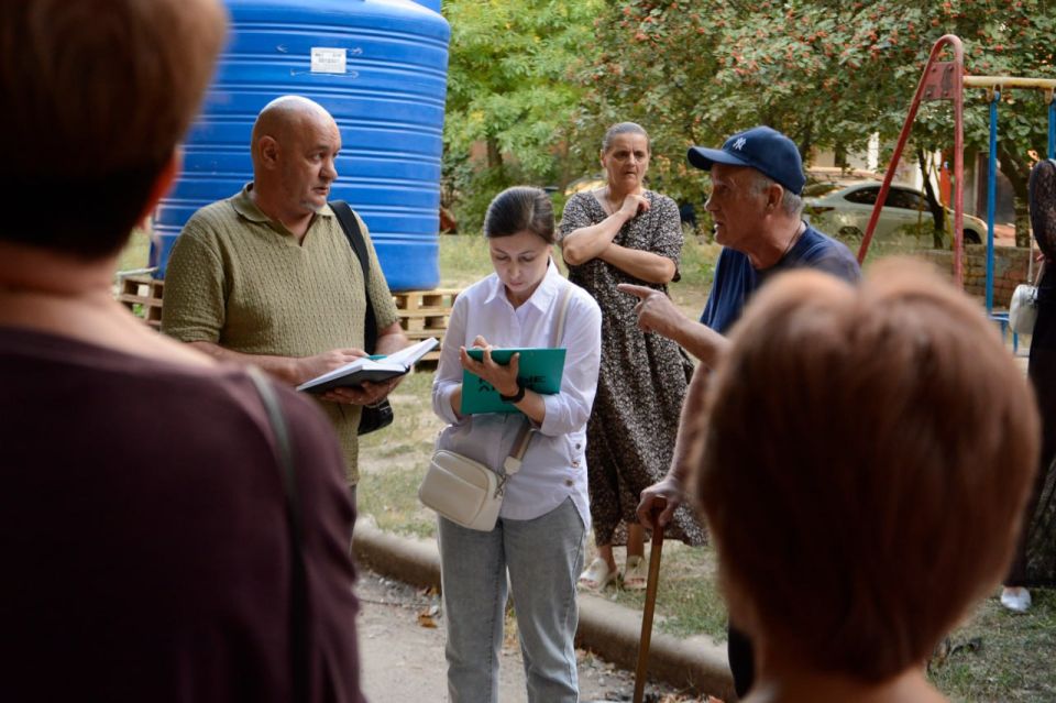 Алексей Дорофеев: Друзья, только что со встречи с жителями микрорайона в Калининском районе Макеевки Алексей Дорофеев: Друзья, только что со встречи с жителями микрорайона в Калининском районе Макеевки