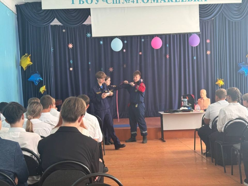 В ГБОУ "СШ № 4 Г.О. МАКЕЕВКА" проведён мастер-класс по оказанию первой помощи и антитеррору для учащихся 9-х классов, с целью реализации проекта "Здоровое будущее" В ГБОУ "СШ № 4 Г.О. МАКЕЕВКА" проведён мастер-класс по оказанию первой помощи и антитеррору для учащихся 9-х классов, с целью реализации проекта "Здоровое будущее"