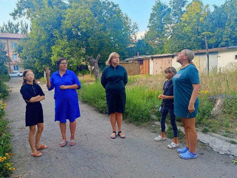 8 сентября лидер общественного мнения Юрий Сирош провел встречу с жителями жилого массива Горького возле дома № 3 по улице Магаданской 8 сентября лидер общественного мнения Юрий Сирош провел встречу с жителями жилого массива Горького возле дома № 3 по улице Магаданской