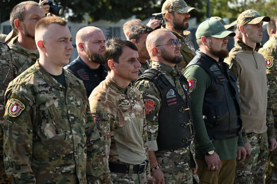 Александр Подгорный: В День освобождения Донбасса вручил награды нашим бойцам на священной земле Саур-Могилы Александр Подгорный: В День освобождения Донбасса вручил награды нашим бойцам на священной земле Саур-Могилы