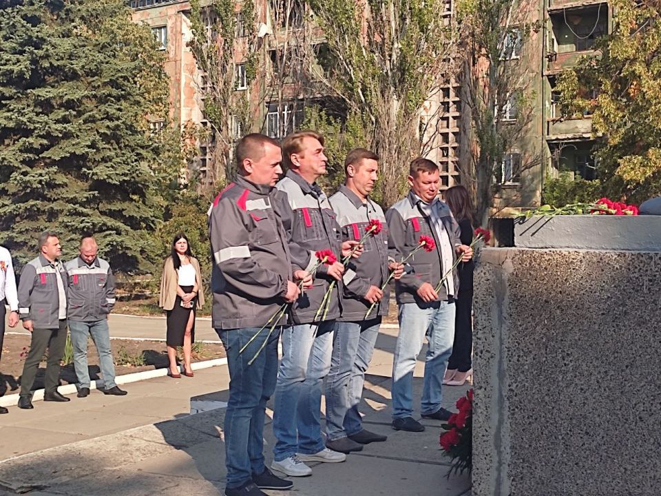 Александр Подгорный: В Кировском районе прошло возложение цветов, приуроченное к 82–ой годовщине освобождения Донбасса Александр Подгорный: В Кировском районе прошло возложение цветов, приуроченное к 82–ой годовщине освобождения Донбасса