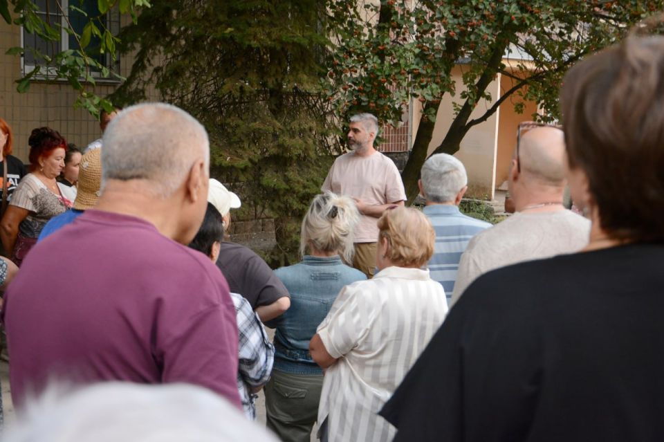 Алексей Дорофеев: Друзья, только что со встречи с жителями микрорайона в Калининском районе Макеевки Алексей Дорофеев: Друзья, только что со встречи с жителями микрорайона в Калининском районе Макеевки