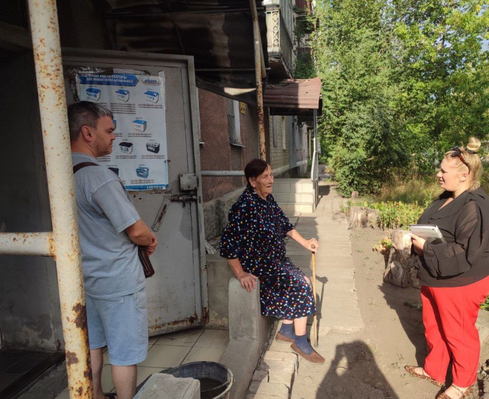 8 сентября встречу с жителями домов 1, 2 квартала 5Б и дома 4 улицы 40 лет Октября провел первый заместитель руководителя Управы Советского внутригородского района Администрации городского округа МакеевкаСергей Савельев 8 сентября встречу с жителями домов 1, 2 квартала 5Б и дома 4 улицы 40 лет Октября провел первый заместитель руководителя Управы Советского внутригородского района Администрации городского округа МакеевкаСергей Савельев