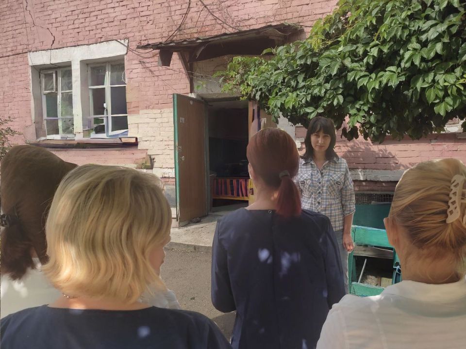 Сегодня, 9 сентября, заместитель руководителя Управы Кировского внутригородского района Администрации городского округа Макеевка Донецкой Народной Республики Ирина Воронина провела встречу с жителями района по адресу: пер
