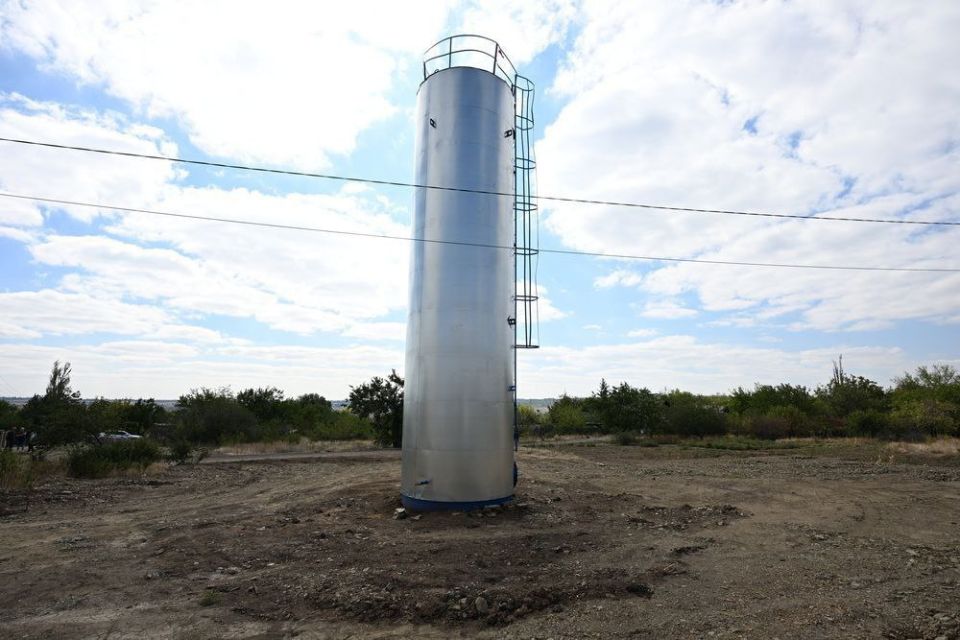 В Макеевке начали монтировать вторую водонапорную башню