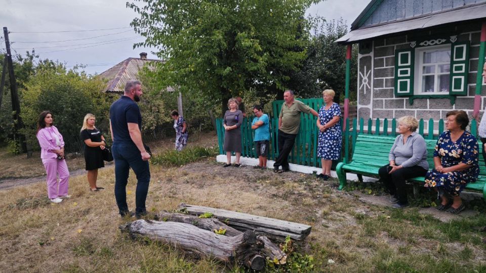 #80регион. Сегодня, 9 сентября, спикер-активист Алексей Боршош провел встречу с жителями на подведомственной территории пгт Ясиновка по ул. Советская, 6