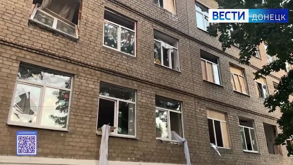 Вчера Донецк пережил комбинированный удар укронацистов, решивших "наказать" местных жителей за празднование Дня освобождения от немецко-фашистских захватчиков