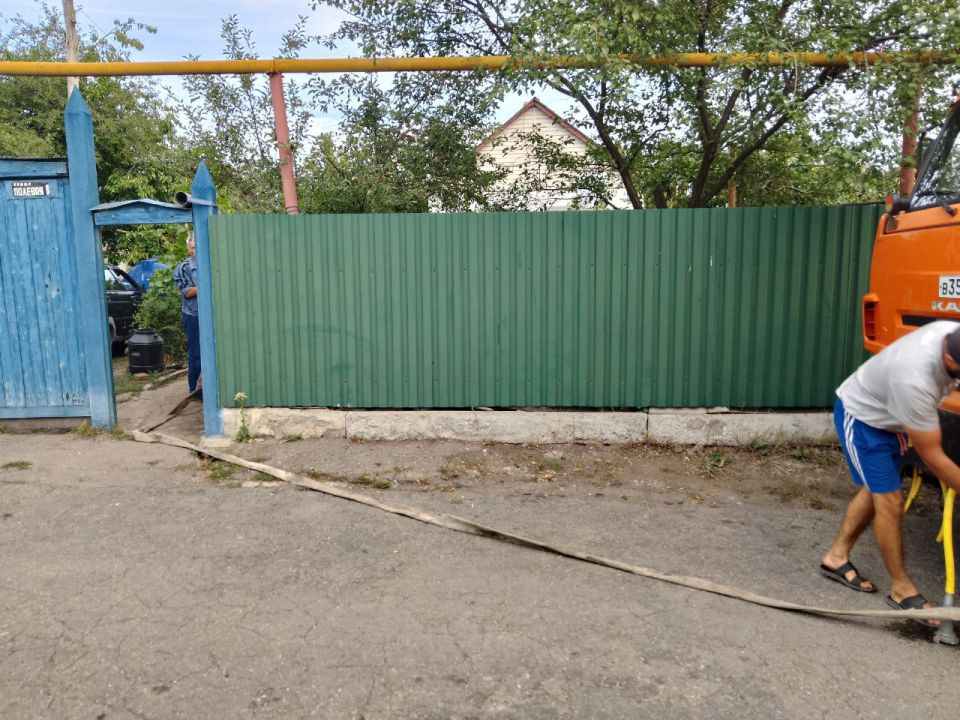 Для обеспечения водой жителей района Управой Кировского внутригородского района при поддержке региона-шефа Московская область ежедневно осуществляется подвоз воды для жителей домов, в которые в установленный графиком день не...